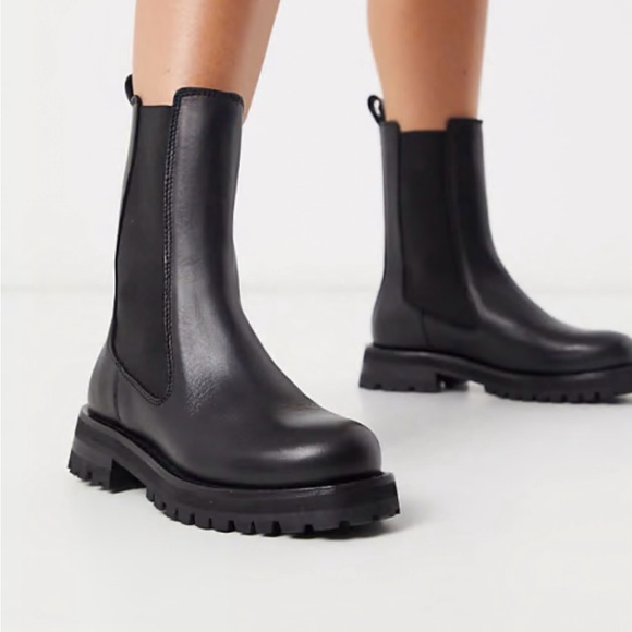 & Other Stories Shoes - & Other Stories Chelsea leather chunky sole pull-on boots